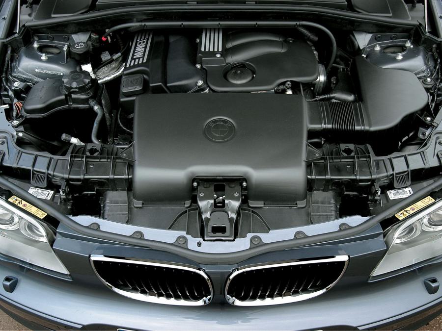  BMW 120i 5-Door 2004 года  (фото 19 из 19)